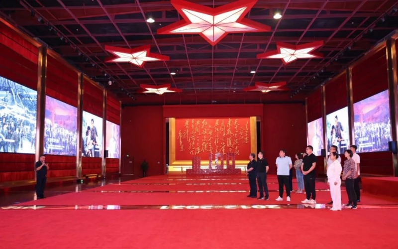 民營企業家“組團”到榮程集團參觀交流