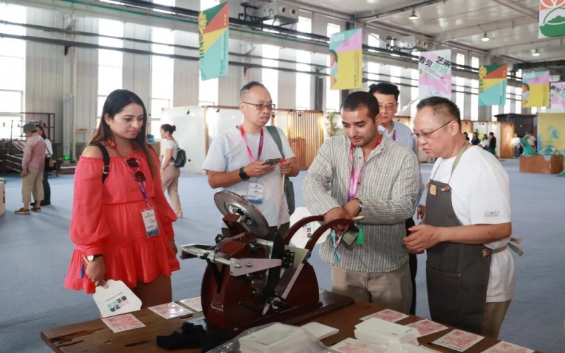 非遺市集開幕第二天！讓非遺走進(jìn)生活，“遺”起潮玩