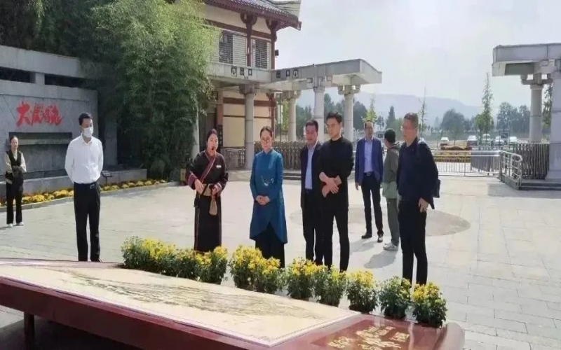 全國人大代表、中國民間商會副會長、全聯女企業家商會會長、天津榮程祥泰集團董事會主席張榮華到靈寶市考察傳統文化保護傳承