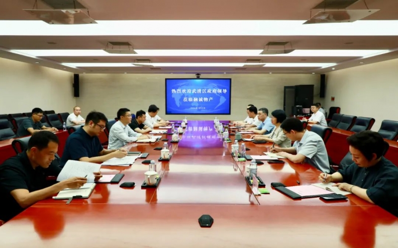 榮程集團(tuán)黨委書(shū)記、融誠(chéng)物產(chǎn)總經(jīng)理張穎與武清區(qū)領(lǐng)導(dǎo)開(kāi)展座談交流