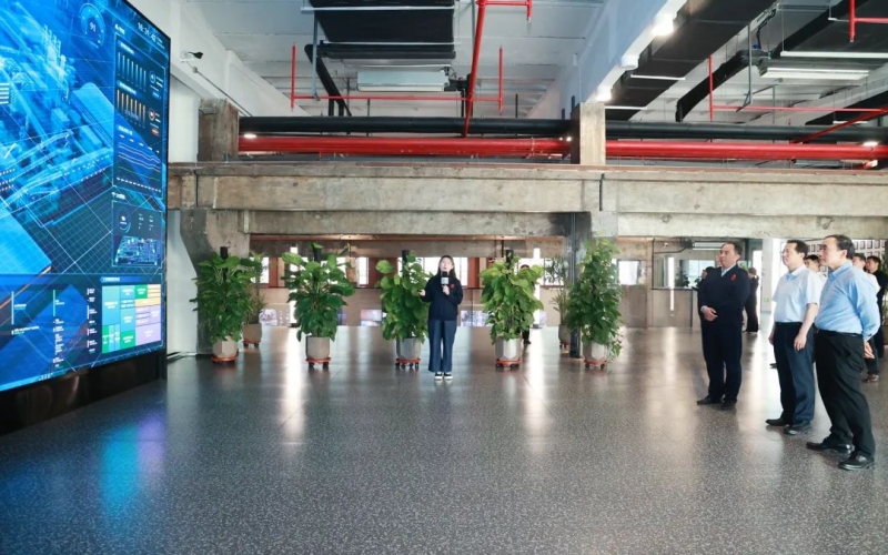 天津市政協黨組成員趙海山、副主席李劍萍一行到榮程集團參觀調研