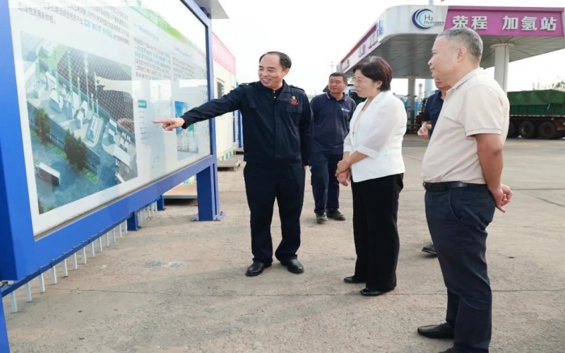 靜海區政協副主席、黨組成員于清一行到榮程集團參觀調研