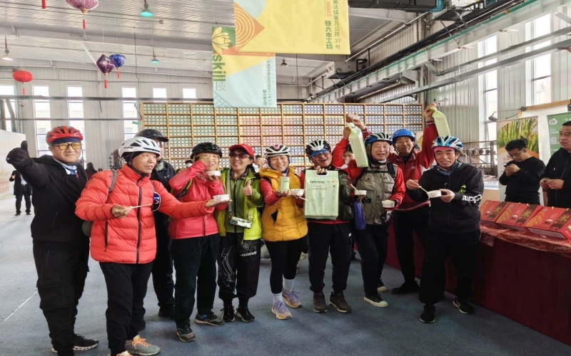 葛沽鎮首屆稻香節在時代記憶鐵六木工坊內舉行