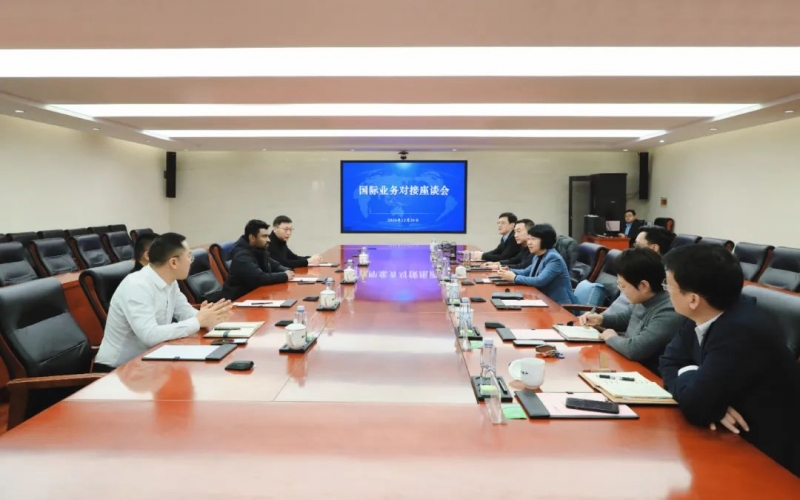 榮程集團黨委書記、融誠物產總經理張穎與多家客戶開展國際業務座談交流
